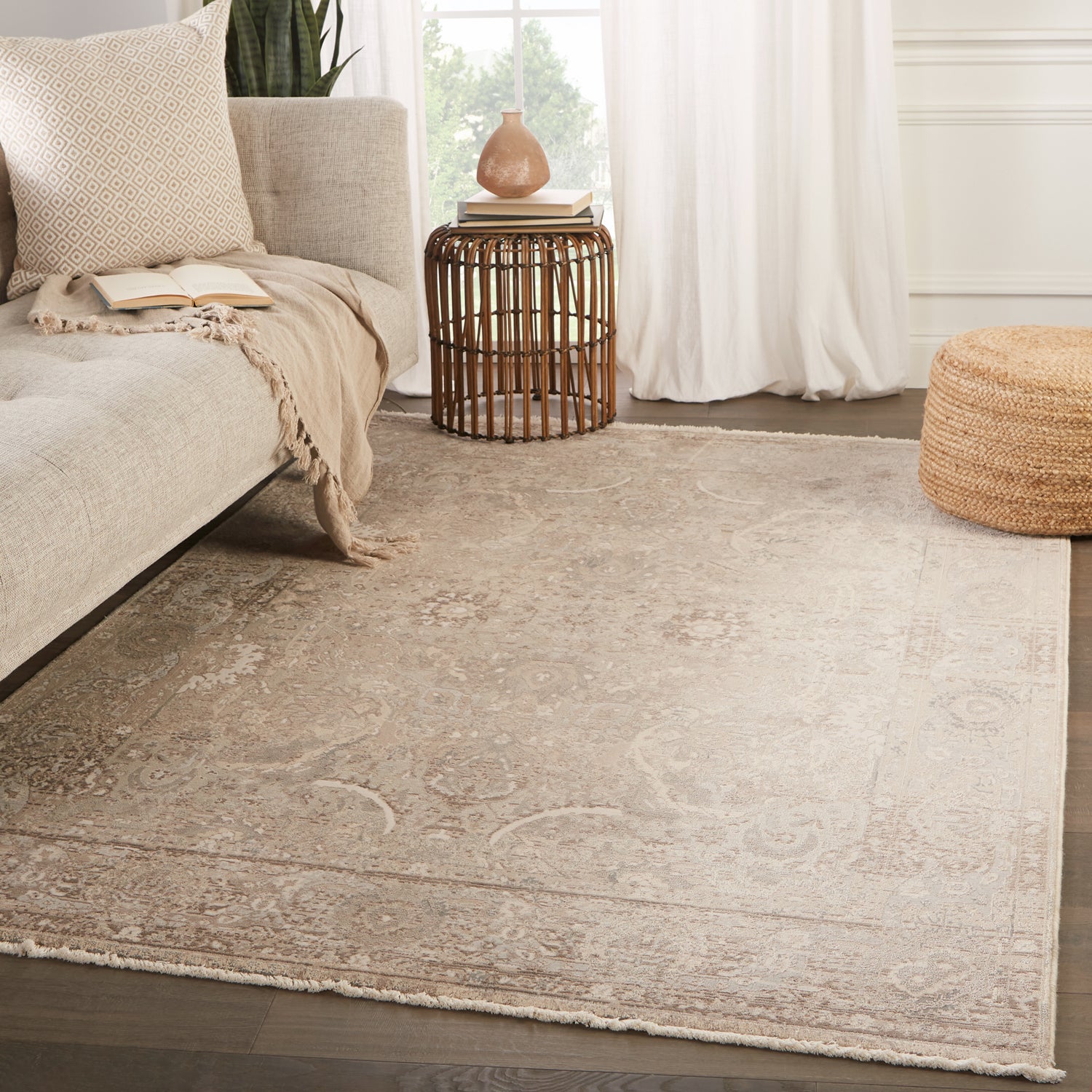 Jaipur Living Vienne Baptiste Power Loomed Rug