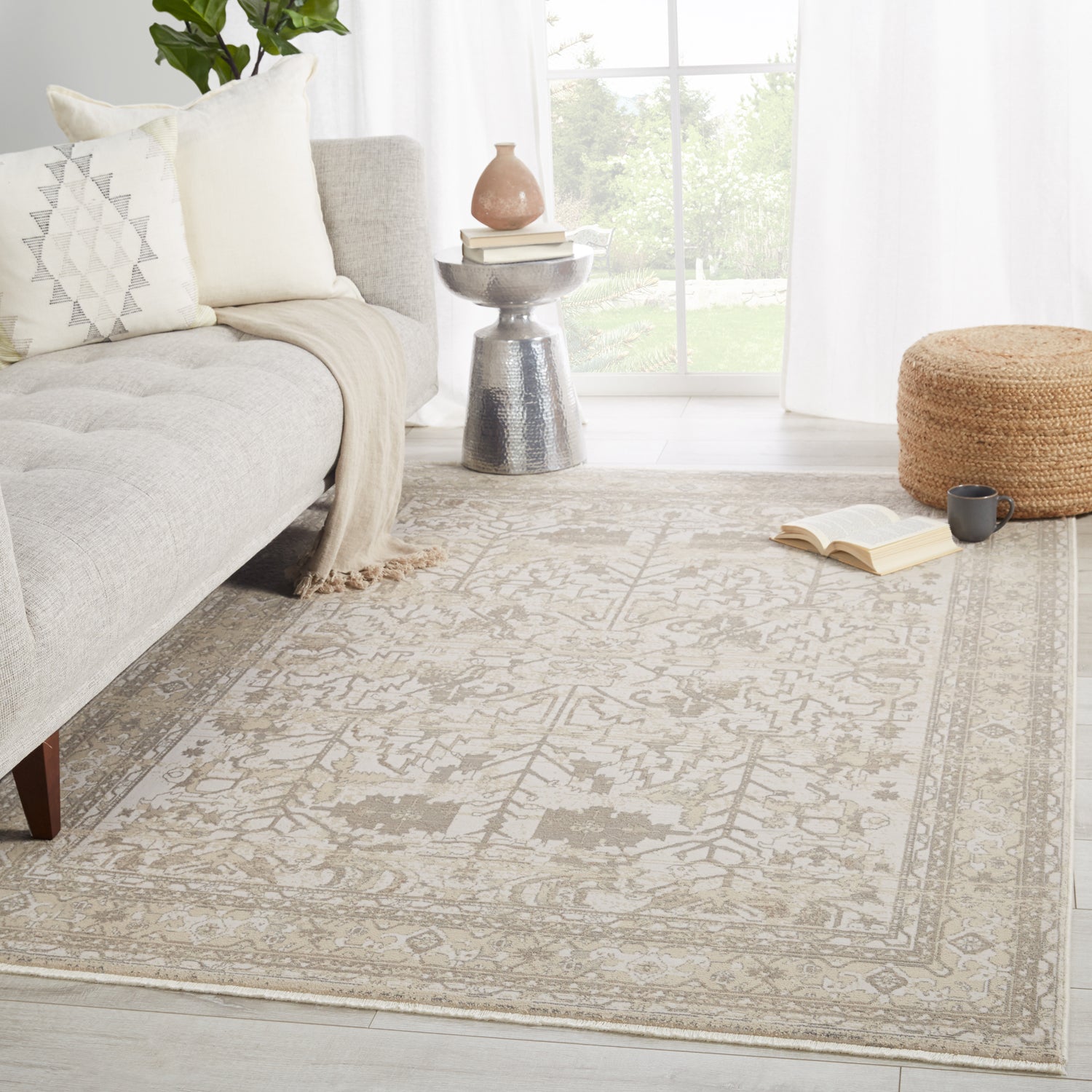Jaipur Living Vienne Valentin Power Loomed Rug