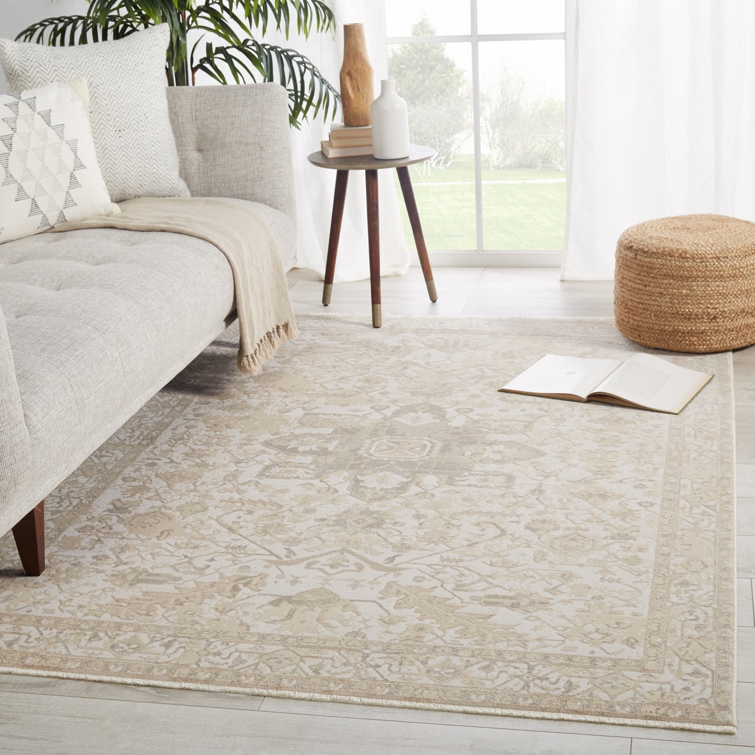 Jaipur Living Vienne Lucien Power Loomed Rug