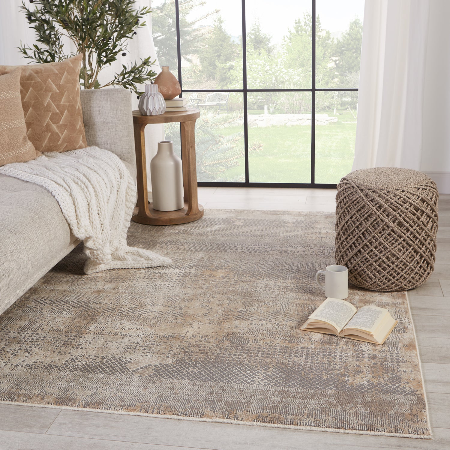 Jaipur Living Vienne Ezri Power Loomed Rug