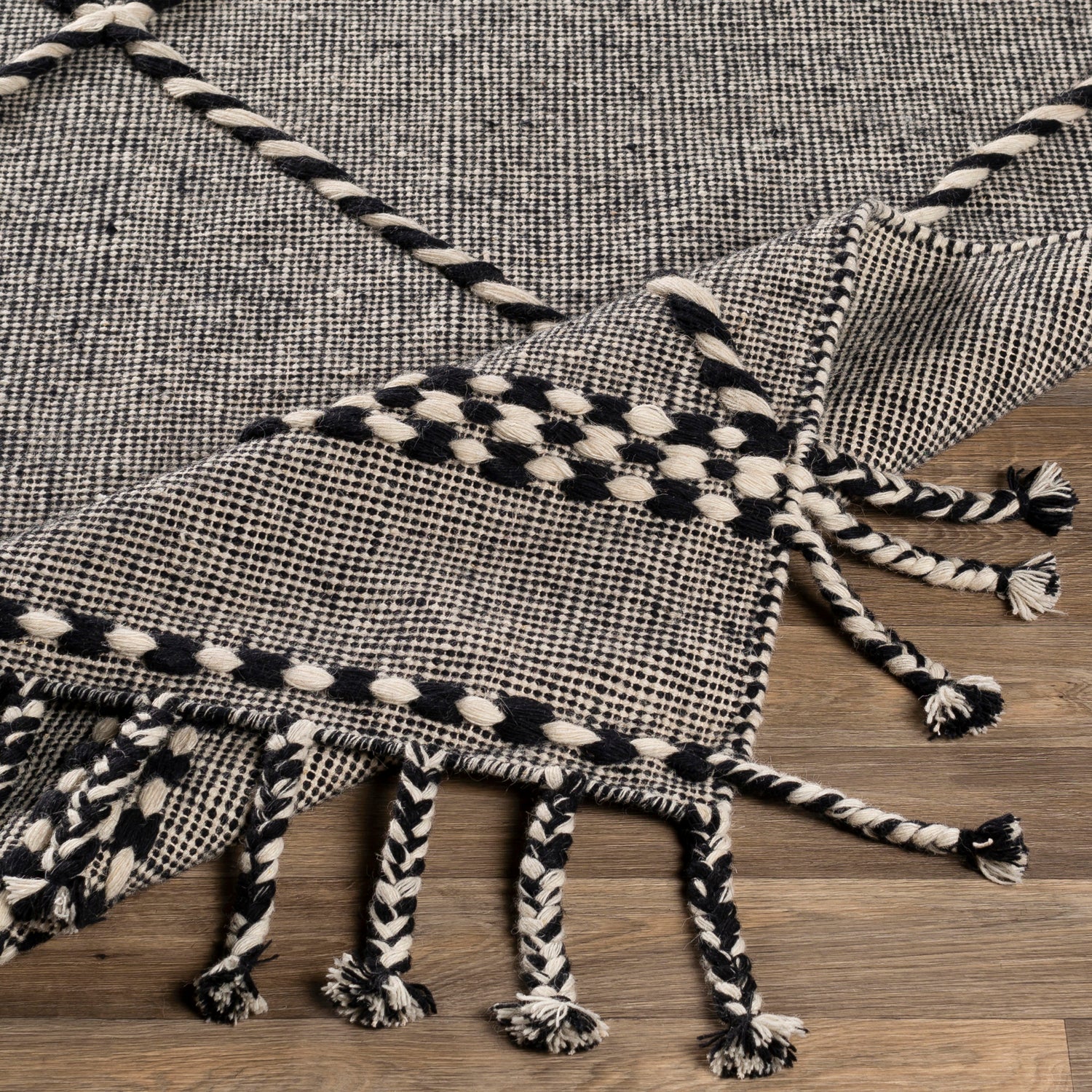 Surya Apache Framme Hand Woven Rug