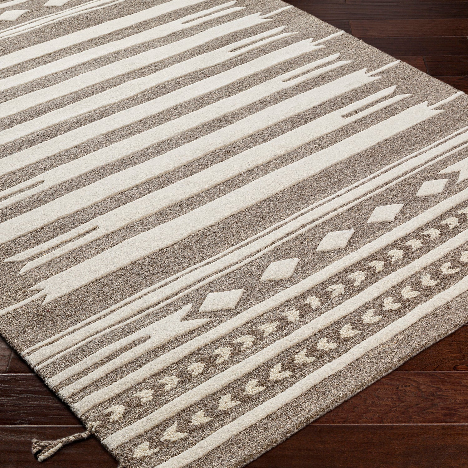 Livabliss Cherokee Elsie Hand Tufted Rug