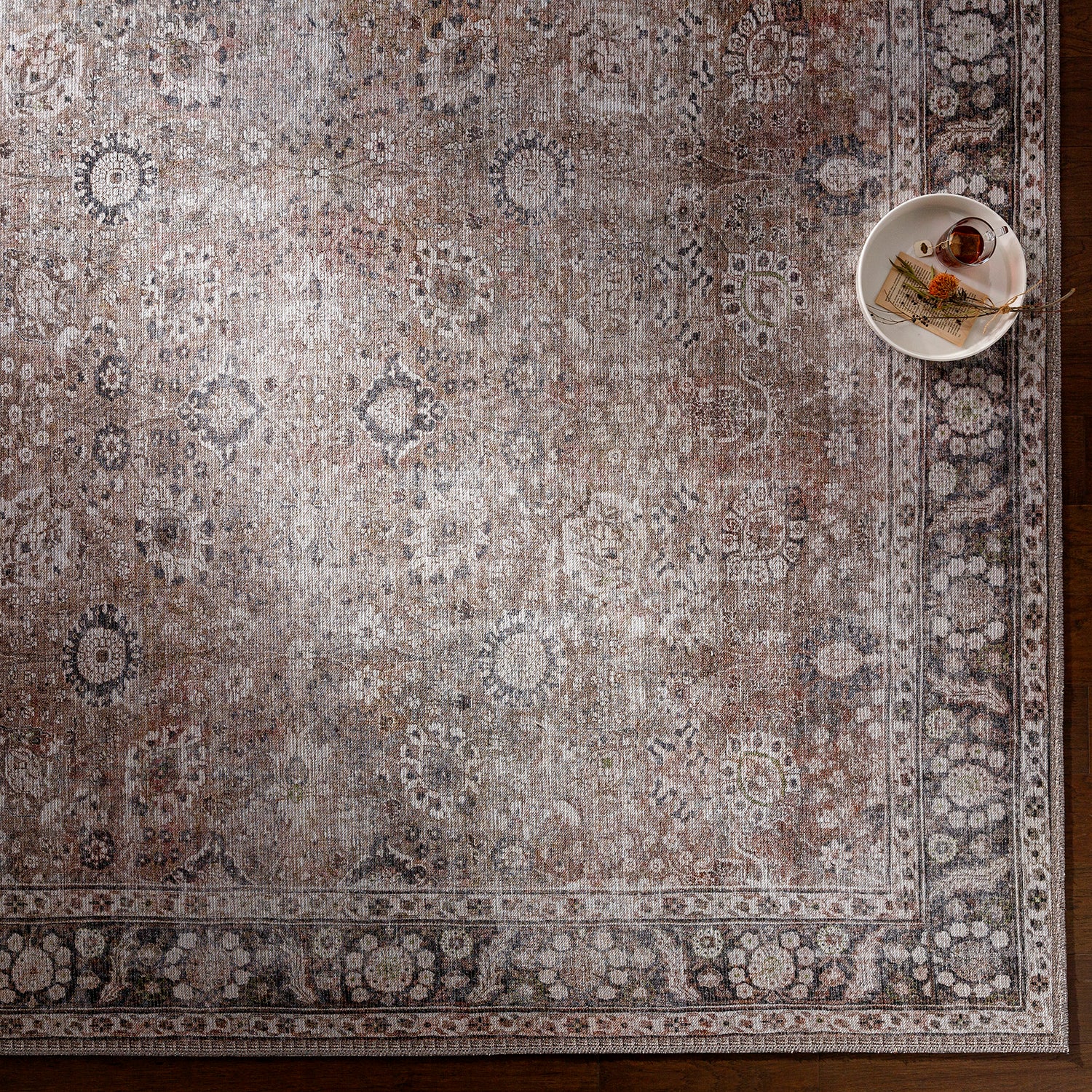 Livabliss Colin Frances Washable Rug