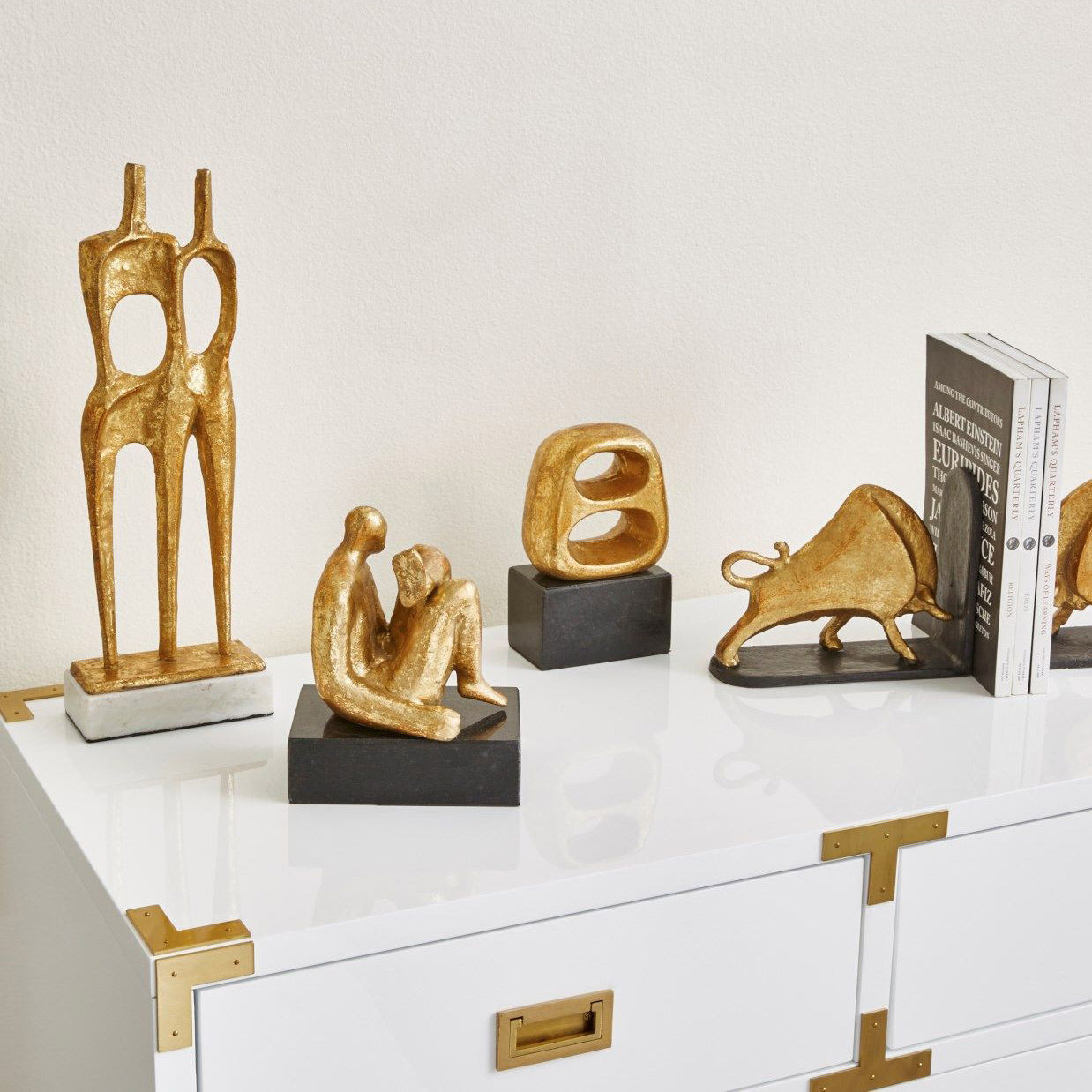 Villa and House Union Statue